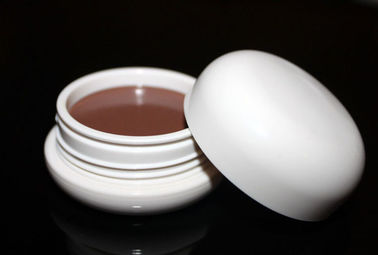 China Lápiz corrector impermeable para los puntos oscuros, material mineral del maquillaje de la cara fábrica